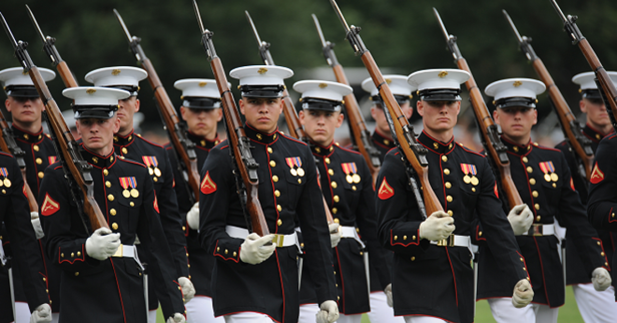 E habillement sale armée